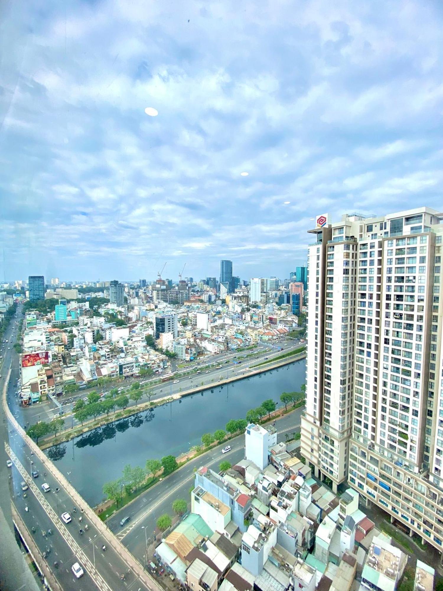 Monday Premium Aparts - Highclass Building And Central Spot Хошимин Экстерьер фото